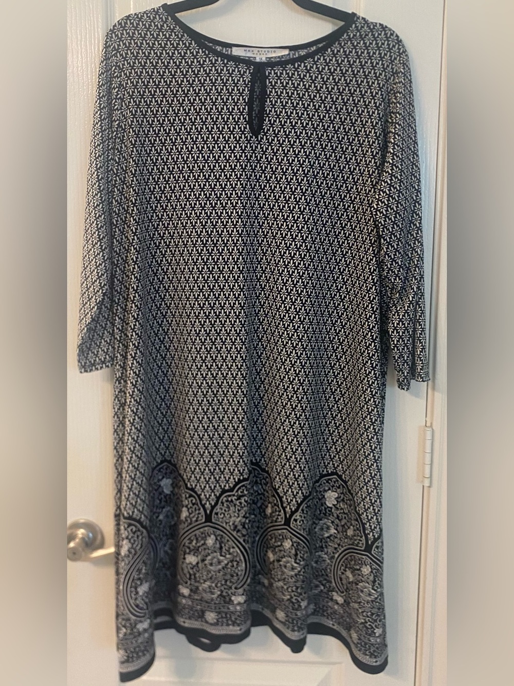 Max Studio Black and White Long-Sleeve Patterned Dress